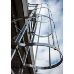 Vista escalera marina con proteccion de aluminio